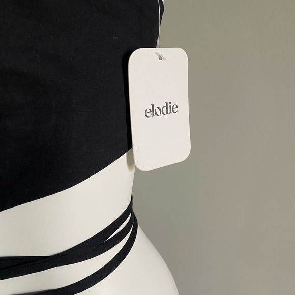 106. Elodie Tie-Front Cropped Racer Top - Picture 4 of 7